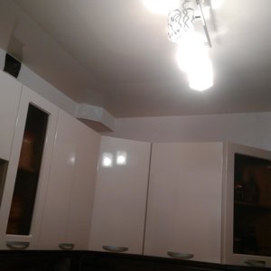 Как выбрать глянцевый натяжной потолок?