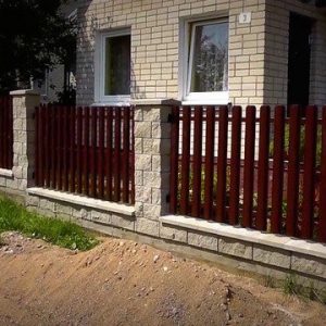 Хотите солидную ограду - поставьте бриковую  