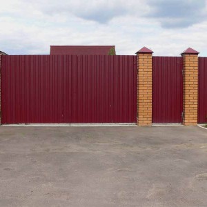 Заборы из профнастила